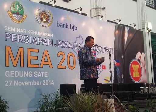  Humas-Wartawan Gedung Sate Gelar Seminar \'Persiapan Jabar Hadapi MEA 2015\'