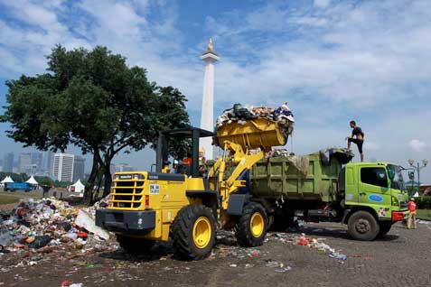  ANGKUTAN SAMPAH:  Kota Bekasi Terima 2 Truk dari DKI