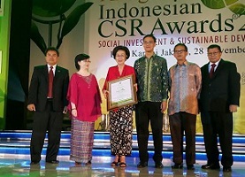 Grup Aqua Raih Indonesian CSR Award 2014