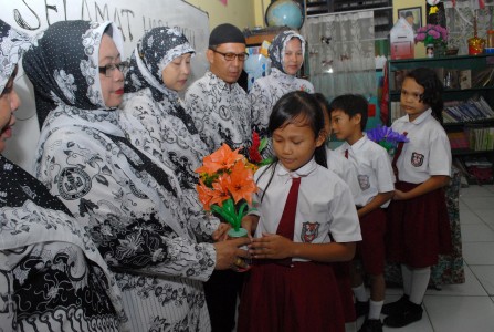  Guru Honorer Bandung Tuntut Pemkot Segera Cairkan Dana Hibah Insentif