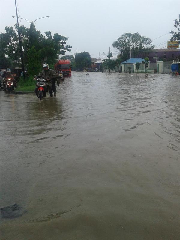  Banjir Gedebage dan Ujungberung, Netizen Melaporkan Lewat Twitter