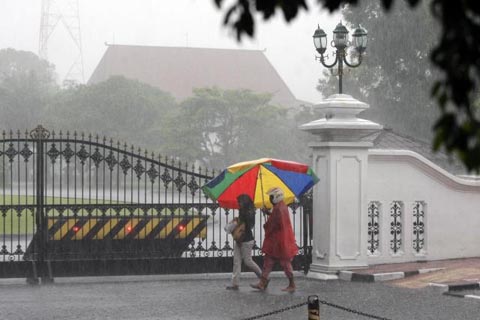  CUACA JABODETABEK: Minggu Diwarnai Hujan Ringan Hingga Sedang