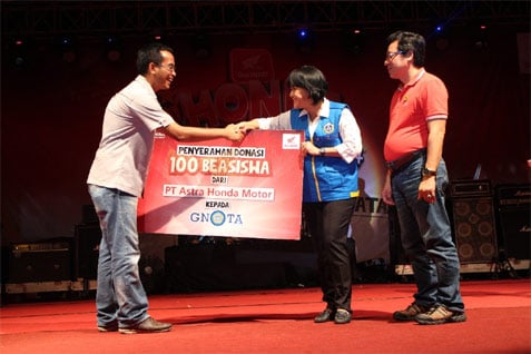  Honda Fiesta 2014 Salurkan Bantuan Beasiswa ke GNOTA