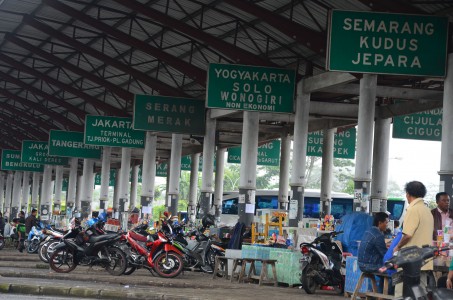  DKI Larang Jualan Rokok di Terminal Bus