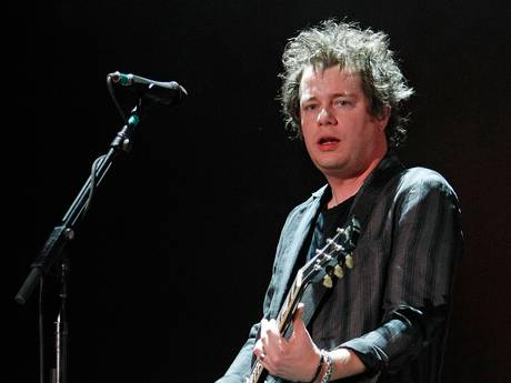  Gitaris Green Day Kena Kanker Amandel