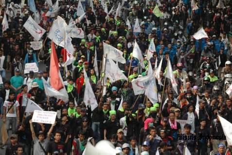  DEMO BURUH: Lalu Lintas Padat, Hindari Bundaran HI dan Tugu Tani