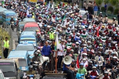  50 Ribu Buruh Se-Jabodetabek &amp; Karawang Menuju Istana Presiden