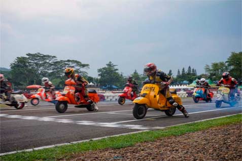  Wuihh, Kutu Vespa Club Ikut Balap Schooter di Sirkuit Sentul