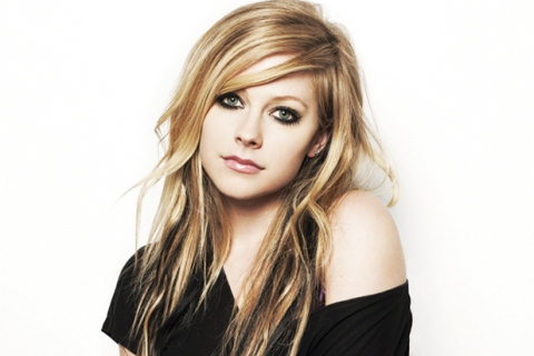  Avril Lavigne Sembunyikan Penyakit yang Dideritanya