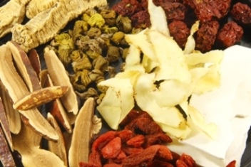  Obat Herbal: Produksi Tumbuh 14%. Ini Penyebabnya