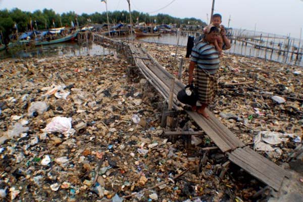  Kerajinan Berbahan Sampah Koran Dengan Omset Rp15 Juta Per Bulan