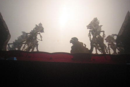  Foto ilustrasi pertunjukan wayang kulit. / Bisnis-swi