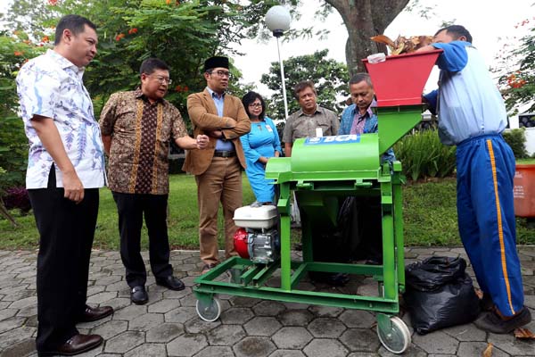  FOTO: Pemkot Bandung Terima 10 Unit Mesin Pengolahan Sampah