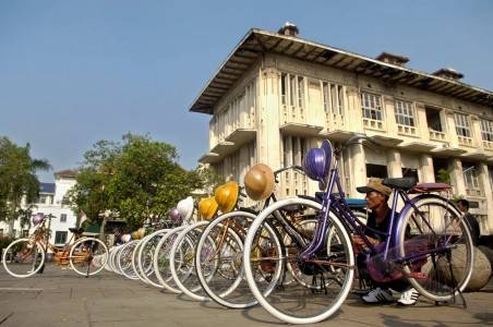  Sewa Sepeda Ontel di Kota Tua Kian Diminati