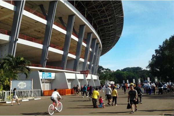  Berkah dari Pecinta Lari &amp; Olahraga Bagi Pedagang Minuman di Stadion GBK