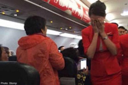  Penumpang Siram Air Panas ke Pramugari AirAsia