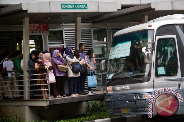  2015, Halte bus Transjakarta Bakal Dilengkapi Toilet