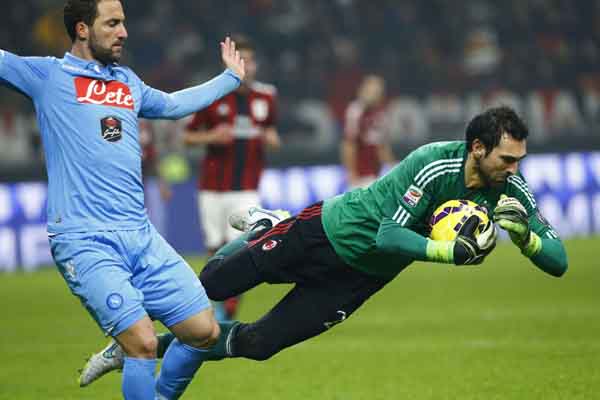  HASIL LENGKAP LIGA ITALIA: Sikat Napoli 2-0, Milan Terobos Papan Atas