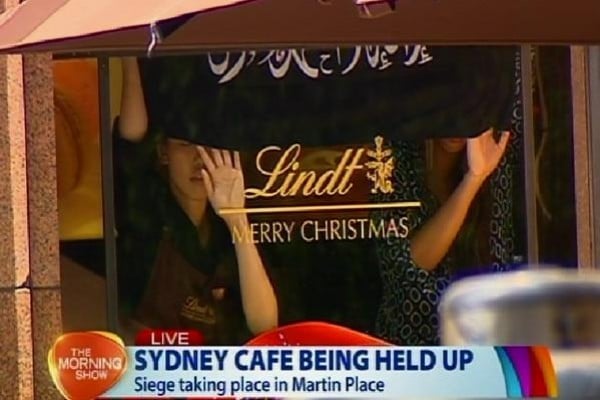  ISIS SANDERA WARGA AUSTRALIA: Berikut Foto-foto Penyanderaan di Kafe Martin Place