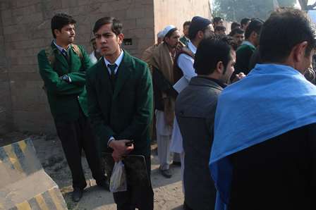 TALIBAN SERANG SEKOLAH PAKISTAN: Korban Tewas Diduga Capai 100-an, Kebanyakan Anak-Anak