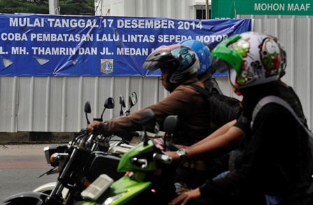  PELARANGAN SEPEDA MOTOR: Jalur Alternatif Ramai Dilintasi Pemotor