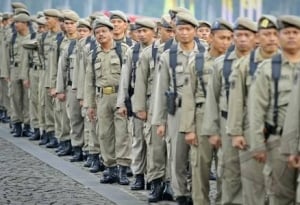  NATAL 2014 & TAHUN BARU 2015: Seribu Lima Ratus Satpol PP Jaga Gereja