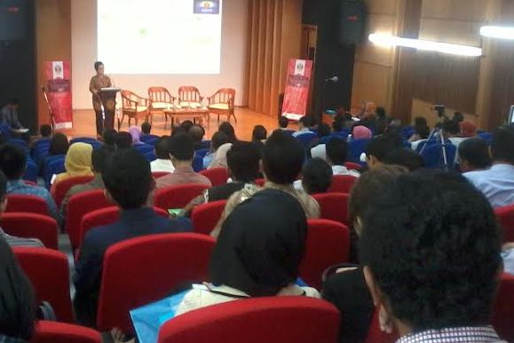  Armida Alisjahbana Buka Seminar Ekonomi di Unpad