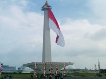  HARI BELA NEGARA: Bendera 2.250 Meter Persegi Dikibarkan di Monas