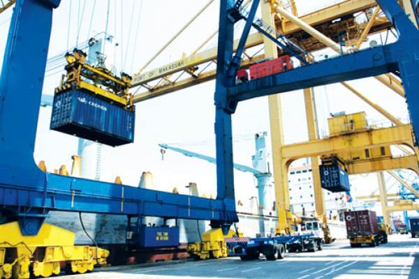  PELABUHAN NEW PRIOK: Pelindo II Gandeng 3 Operator Global