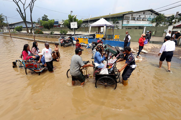  FOTO: Banjir Bandung Selatan, Puluhan Pabrik Tekstil Alami Kerugian