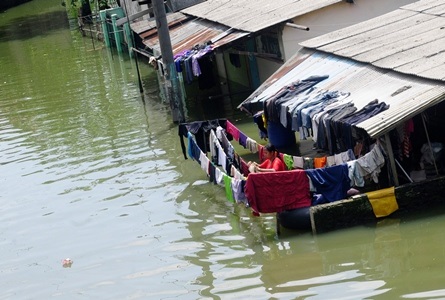  BANJIR BANDUNG: Genangan Air Terus Meninggi