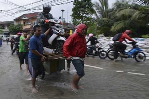  BANJIR BANDUNG: Banjir di Baleendah & Dayeuhkolot Terus Meninggi