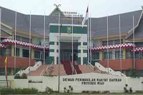 Ekonomi Riau Melambat, Penumpang Bandara Sultan Syarif Kasim II Turun