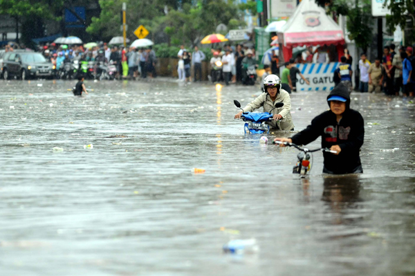  Mendag Salurkan Bantuan Untuk Korban Banjir di Bandung Selatan