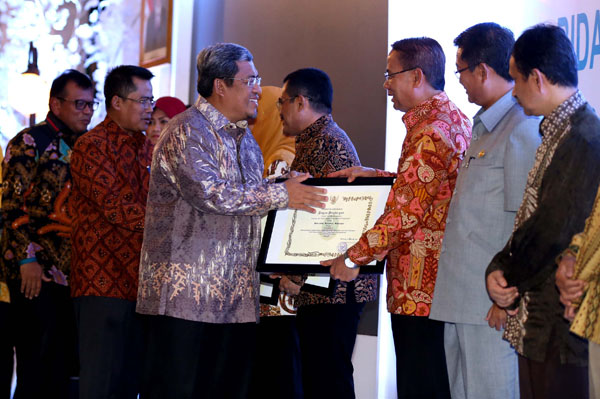  FOTO: 12 Instansi Berprestasi Sabet BPJS Ketenagakerjaan Award 2014