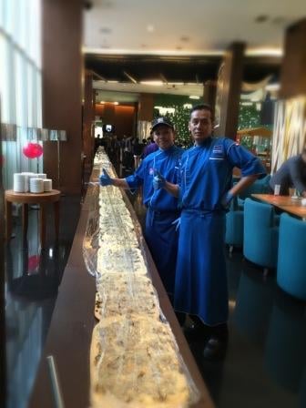  Ada Pizza Sepanjang 80 Meter di Novotel Bandung