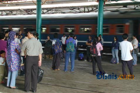  Kereta Bangunkarta Tujuan Surabaya-Jakarta Mogok 30 Menit Akibat Kerusakan Mesin