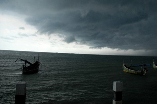  AIR ASIA QZ8501 HILANG: Awan Gelap (Cumulonimbus) di Perairan Selatan Kalimantan Picu Angin Kencang & Gelombang Tinggi