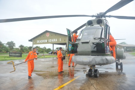  AIR ASIA QZ8501 HILANG: TNI Kerahkan 5 Pesawat & 3 Kapal Perang