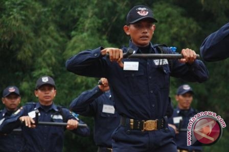  Berhasil Tangkap Maling, 10 Satpam Ini Diganjar Penghargaan