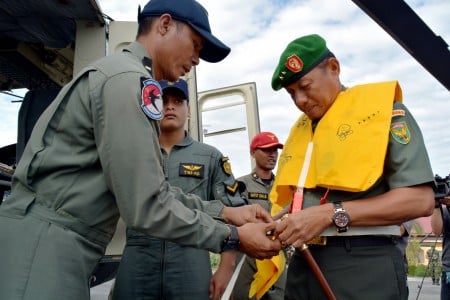  PENCARIAN AIRASIA QZ8501: BASARNAS: Pintu Darurat Pesawat Ditemukan di Selat Karimata