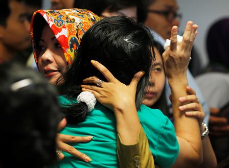  SERPIHAN AIRASIA QZ8501 DITEMUKAN: TVOne dan MetroTV Diminta Tak Eksploitasi Tragedi Ini