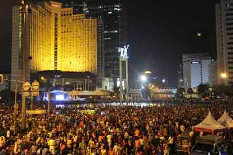  JAKARTA NIGHT FESTIVAL 2015: Panggung di Monas Mulai Dipasang