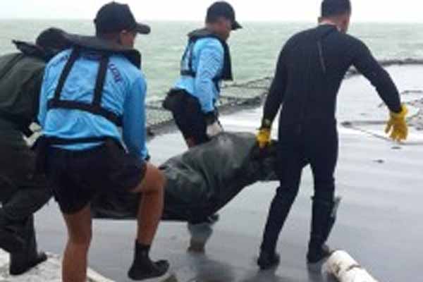  EVAKUASI AIRASIA QZ8501: Lokasi Black Box Belum Diketahui, Diprediksi Masih Menyatu dengan Pesawat