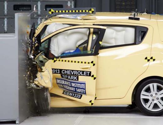  Studi: Mobil Kecil &amp; Jadul Sebabkan Banyak Kematian Remaja di Amerika Serikat