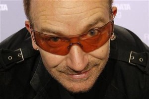  Bono U2 Tak Percaya Lagi Tangannya Mampu Mainkan Gitar