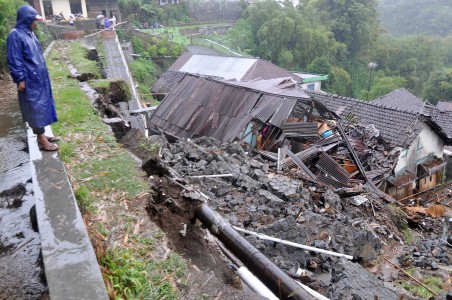  26 Rumah di Sukabumi Rusak Diterjang Longsor