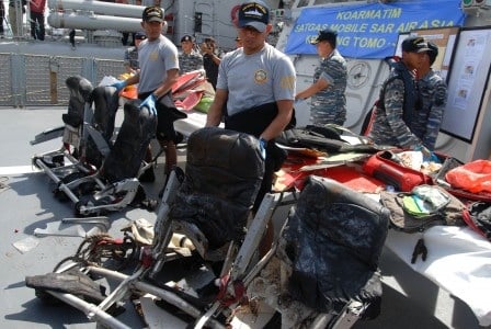  Serpihan AirAsia QZ8501 Disimpan di Hanggar Merpati Juanda