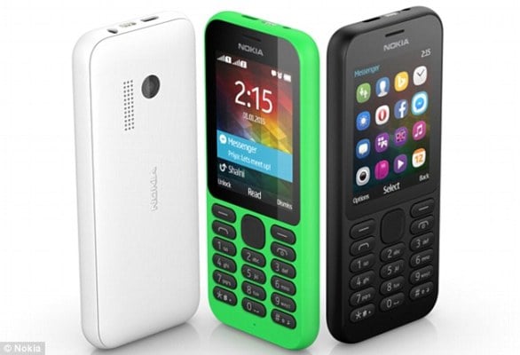  Nokia 215, Ponsel Murah Dengan Baterai Tahan Satu Bulan