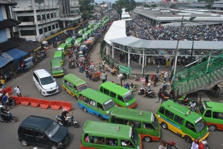  Tarif Angkot Tidak Turun Walau Harga BBM Turun, Ini Alasannya